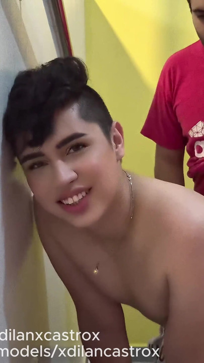 HETERO CUMS داخل مؤخرة جارته طرفة عين مثلي الجنس ويترك مؤخرته مفتوحة CREAMPIE | مقطع 2