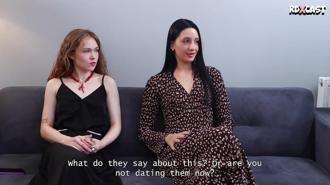 Eva Tender kan ikke stoppe med at sprøjte under sit første hårde analinterview!
