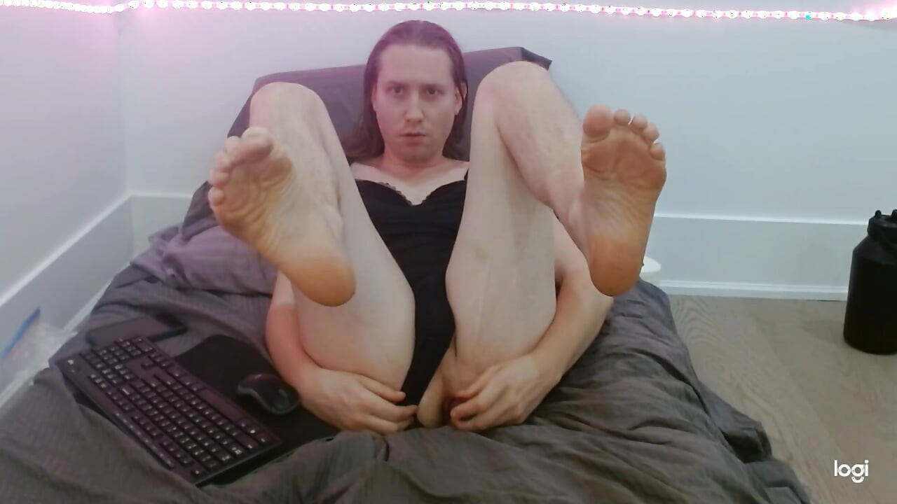 Filling my tight virgin hole and teasing