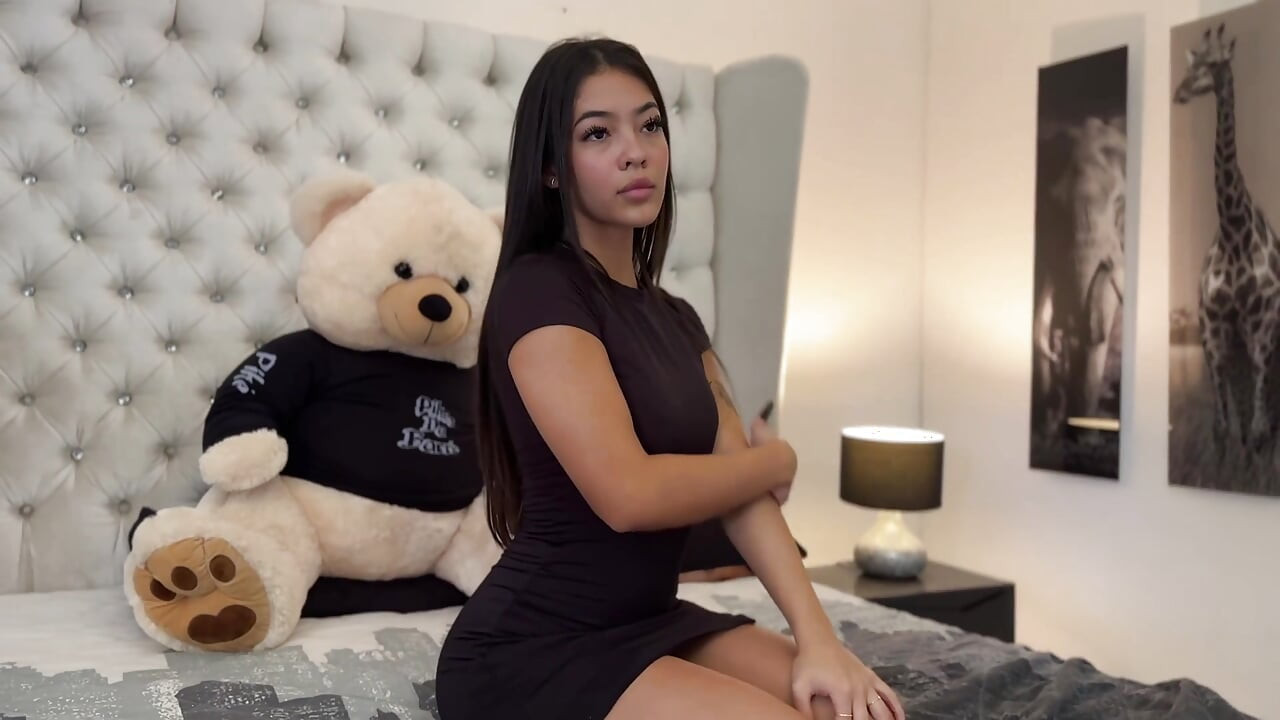 Breaking Annacherry's perfect round ass! ANAL