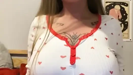 Self filmed Scottish goth slut shaky thighs heavy moans as fingers burie...