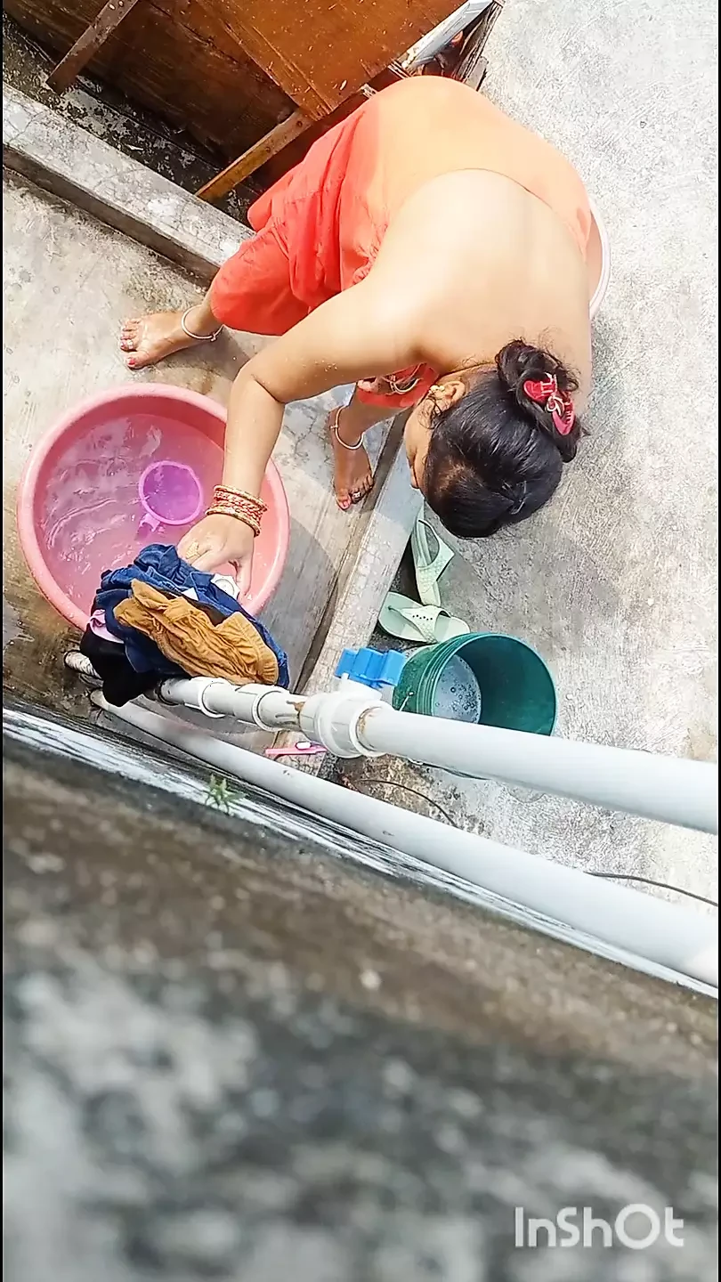 Desi Indian Bhabhi Bath Video