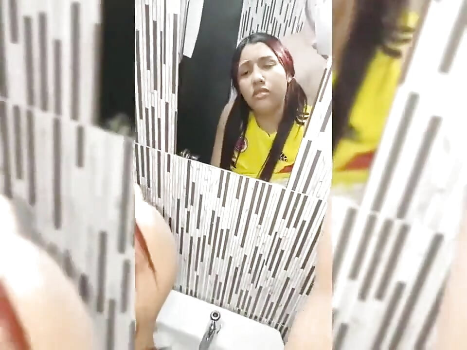 18 year old brunette big saggy tits from New York United States fucking her stepbrother's big dick midh