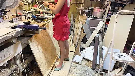 Garage fickt mit rothaarigem arbeitermädchen mit behaarter muschi