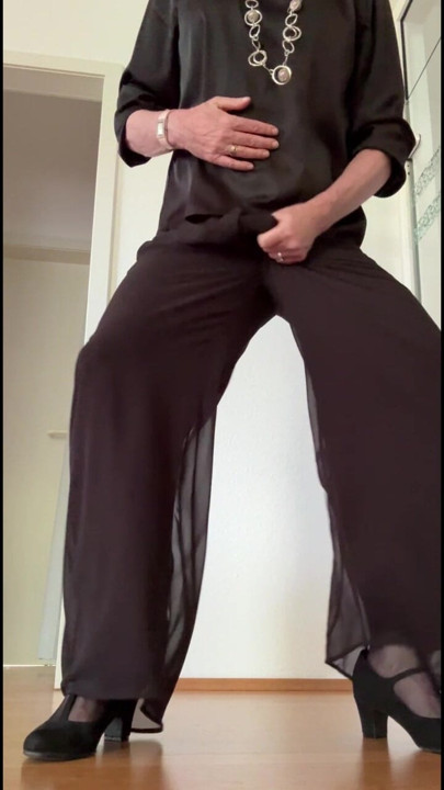Quicky in Black - I jerked off just before the opera