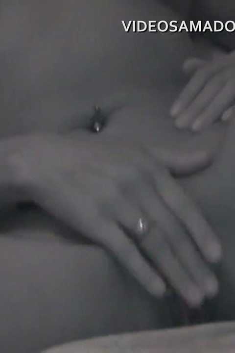 작은 젖탱이와 큰 보지의 브라질 소녀
