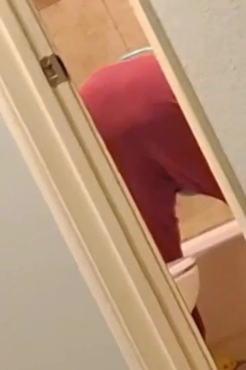 Big Pussy Granny Clean the Tub and I Come Take It