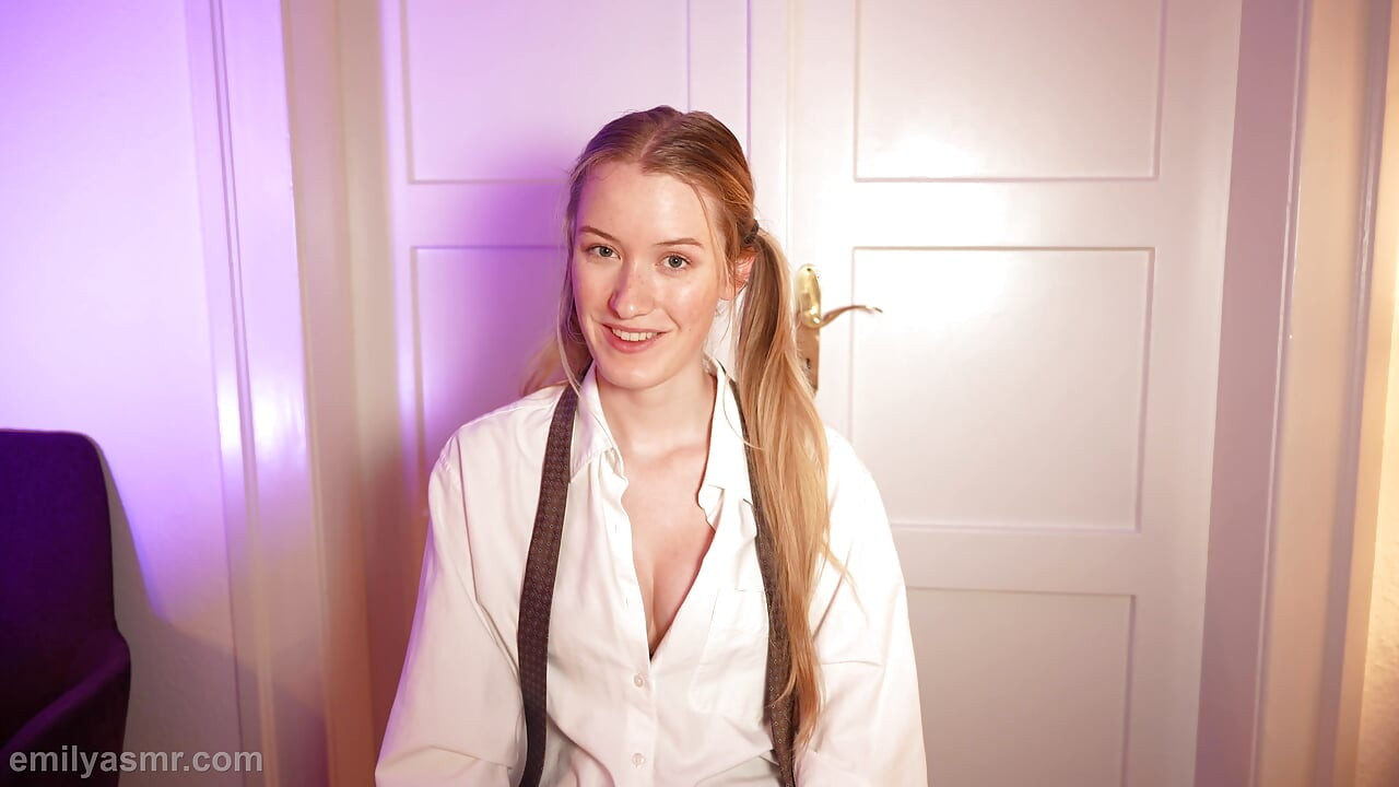 Nerd universitária quer você no ônibus escolar - ASMR roleplay