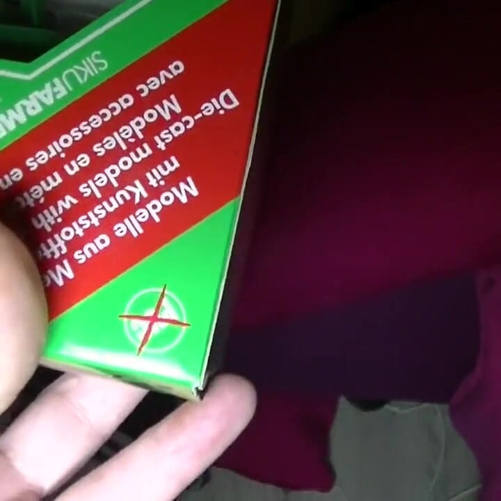Хетеро аба изчукана сурово от приятел за Коледа