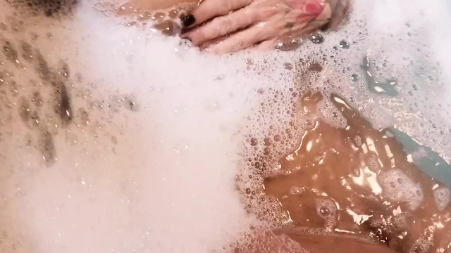 Сексуальная сливочная ванна с Vanessa