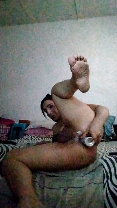 Jebi dildo u guzicu
