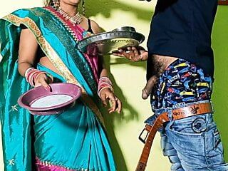 Karwa Chauth, casal bengali especial - primeiro sexo e boquete na sala com áudio hindi claro