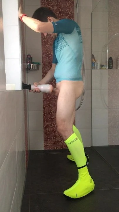 Hot cyclist fucks the fleshlight under the shower