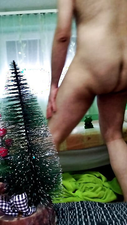 Gej striptiz s velikim kurcem i svršavanje