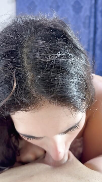 बड़ी गांड वाली सुंदर लैटिना Jasmica, एक उबर ड्राइवर को लंड चुसाई देती है और फिर उसे अपने चेहरे को वीर्य से भरने के लिए कहती है ।
