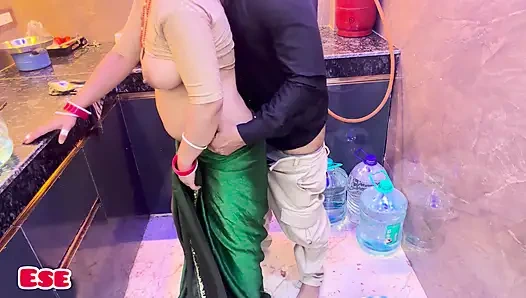 Desi Beautiful Bhabhi Mili Park Mein AUR Ghar tak Aaayi Chudai Ke liye
