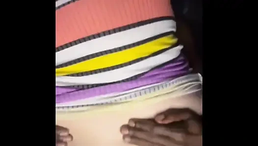 Большую попку трахают на заднем сиське