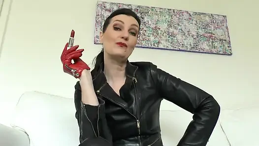 Yatmadan önce vücudunu rujla boyayacağım, Lady Victoria Valente