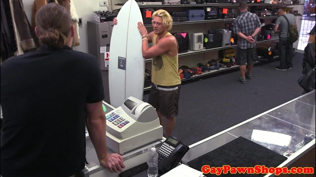Sixpack surfer pawns before cockriding in mmm