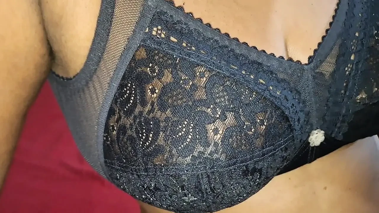亚洲妻子制作自制视频