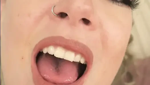 Giantess Sets a Tiny Trap