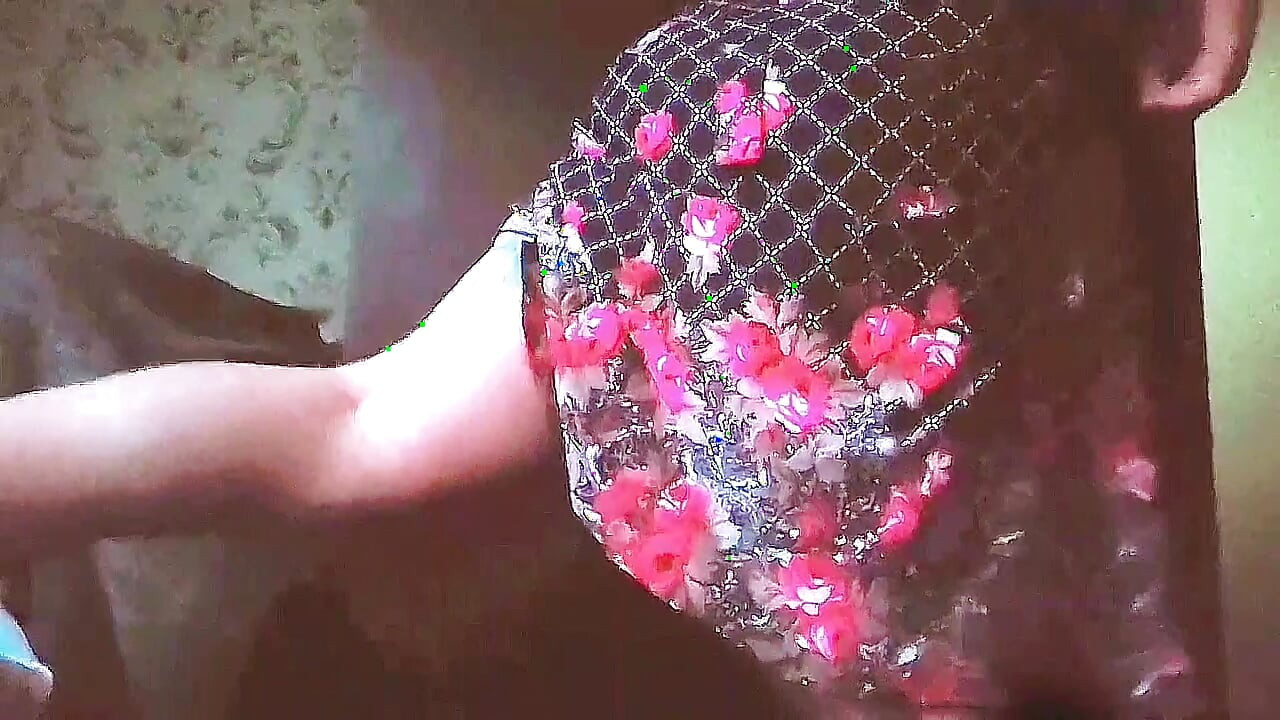Femboy s ukusnim oblinama zavodi te cijelu noć