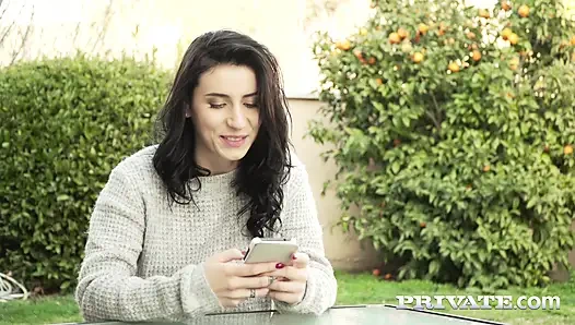 Sasha Colibri ateşli bir anal sahneyle başlıyor