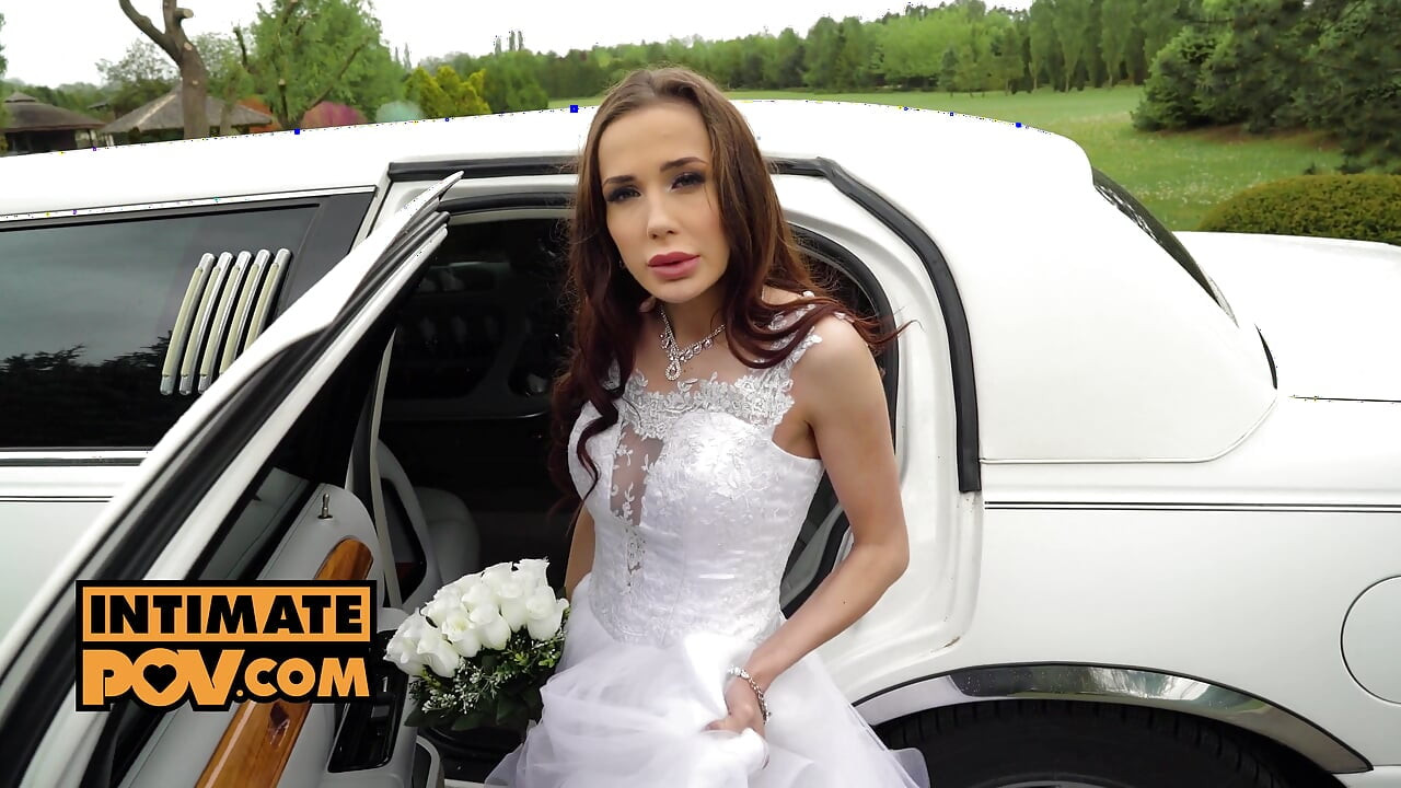 En primer plano - la novia virgen Nicole Love quiere lecciones de follada antes de la boda