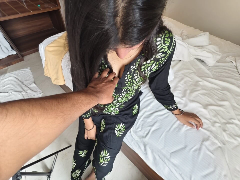 Bhaijaan force her stepsister for sex when there was no one at home