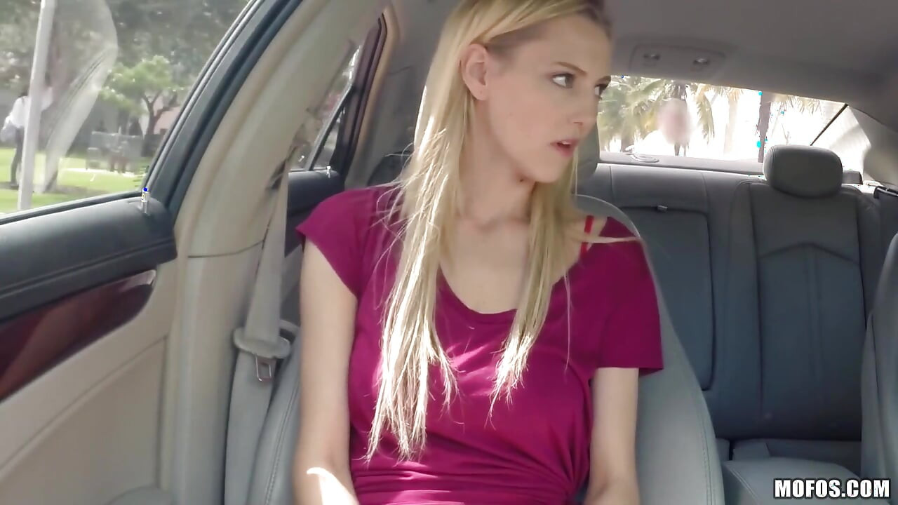 Stranded Teens - Kuuma blondi Mila Evans tappelee miehen kanssa, Tony Rubino nappaa hänet autoseksistä