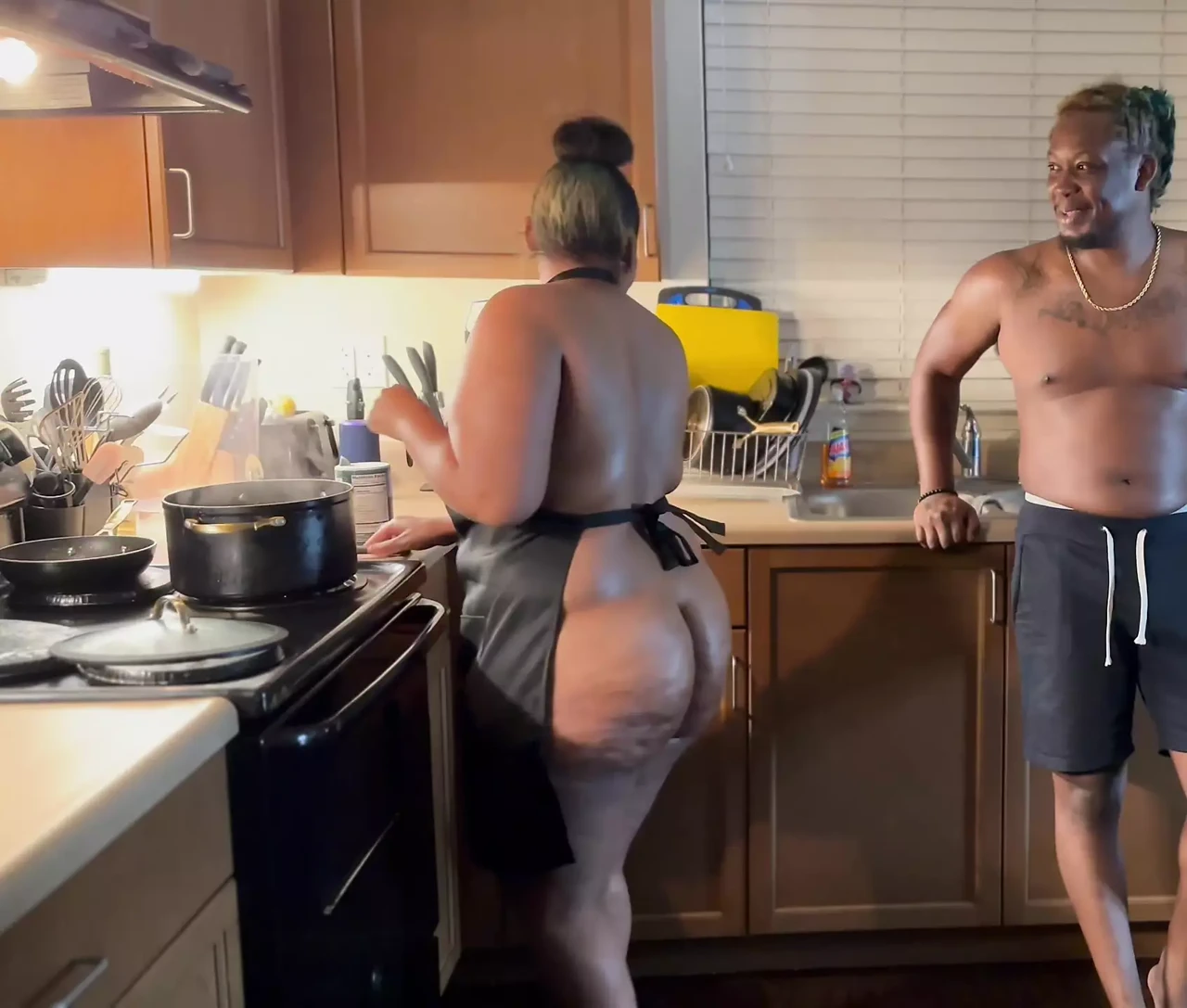 无聊的家庭主妇需要她的私人教练的大黑屌