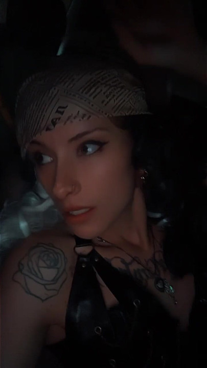 Steampunk hottie!