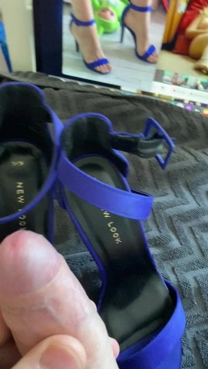 Cumming over Mercedes' heels