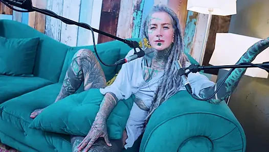 Ich spreche über H - Glück - ASMR podcast SFW spricht goth dünnes mädchen dreadlocks tattoo-modell inked mädchen