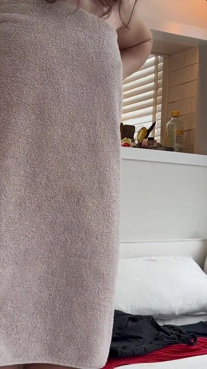 Στα παρασκήνια με την όμορφη Ιταλίδα MILF, Valentina Bianco και Andres Acosta | Κλιπ 1