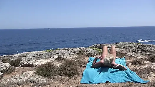 Возбужденный трах с видом на море