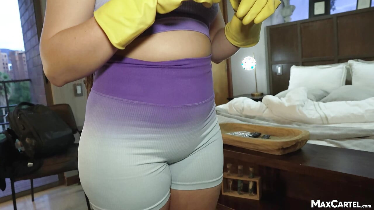 Fat ass amateur maid came to clean my place