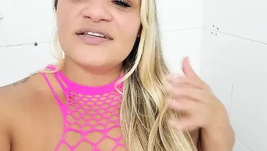 Mainan favorit saya di pantat dan vagina