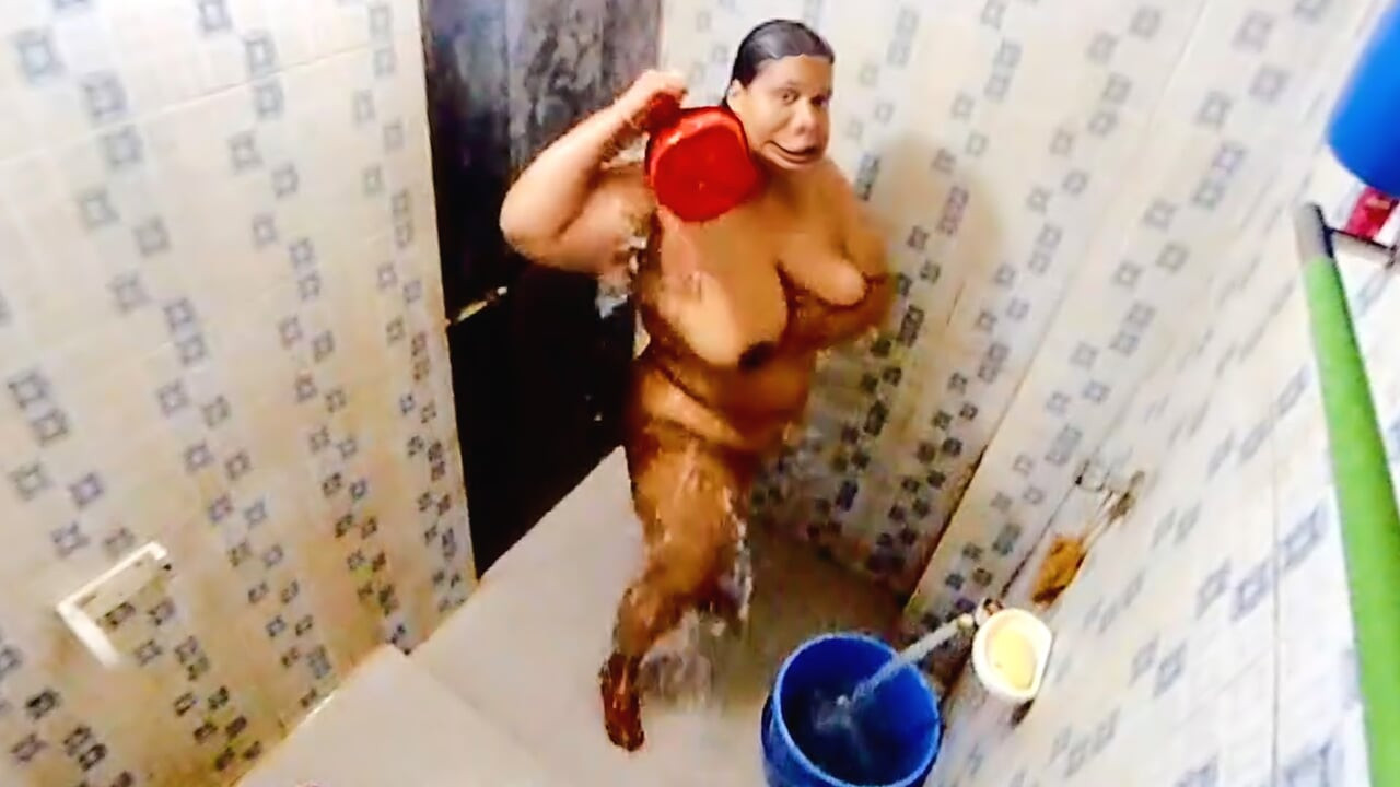 Vhabi jokhon aka gosol kore toyleta