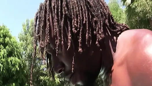 Ja Papi, Gib Es Mir Jetzt! - Schwarze Mädchen Mit Dicken Titten Bekommen Intensive Hardcore-action Auf Der Couch