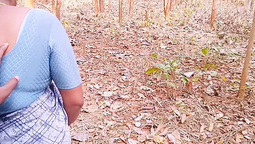 Seks luar ruangan India. Desi bhabi secret ngentot suami di hutan. Telugu Dirty Talks.