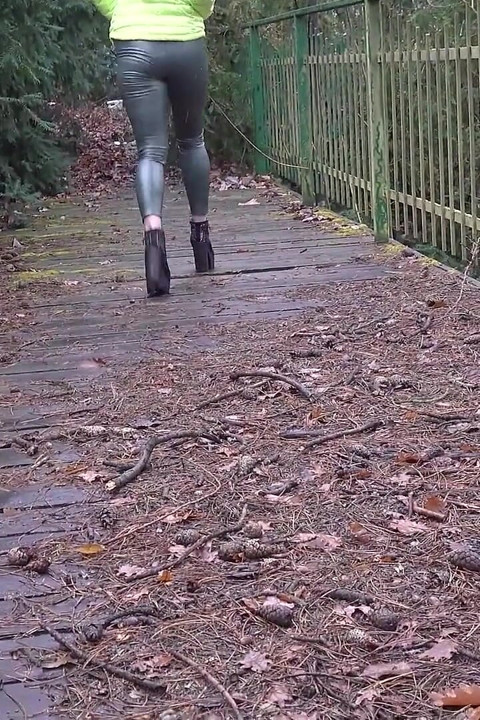 Down In Time by Got2Pee where girls come to piss