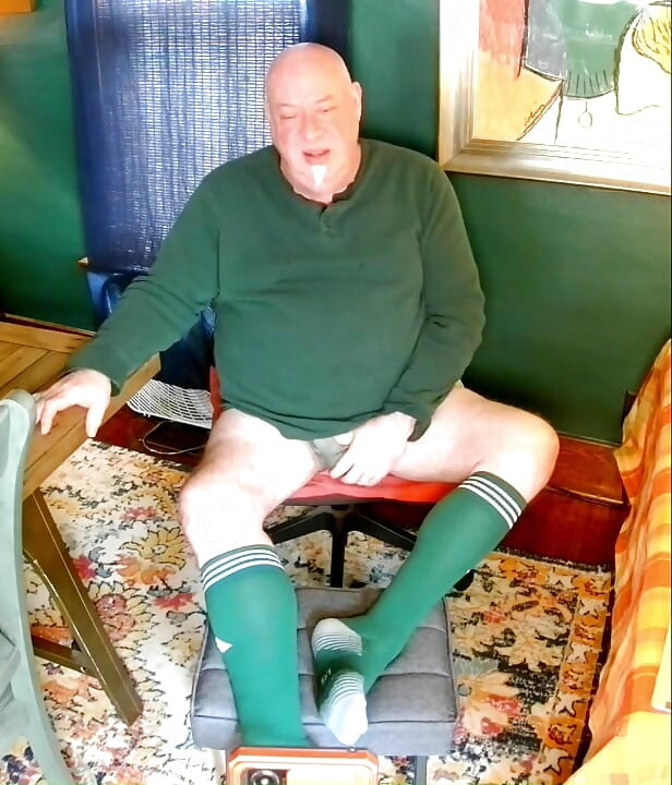 Jerk off in Green!