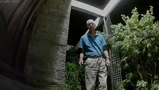 Soyunuyor Ve Ön Kapımda Mastürbasyon Yapıyor