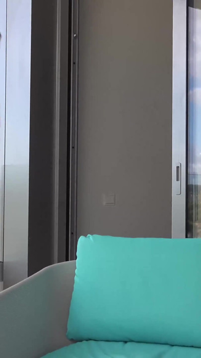 فتيات قذرات يرغبن في الحصول على بعض المرح الثلاثي المشترك مع عشيق أكبر سنا