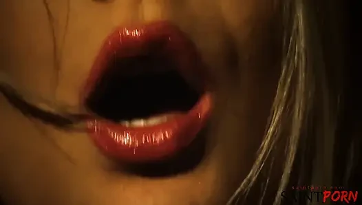 Jasmine Rouge amının çok sikilmesini istiyor