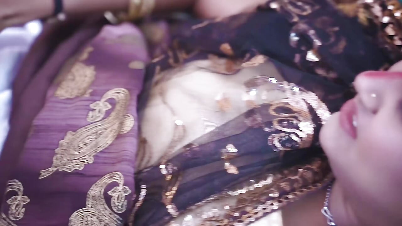 Dost ki biwi ko room me uske samne hi chod diya