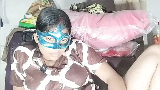 Putting a finger in a virgin girl's pussy, the water of the pussy came out, there is no land, so Hindi audio virgin put dildo in pussy and took out pussy water in the ass.