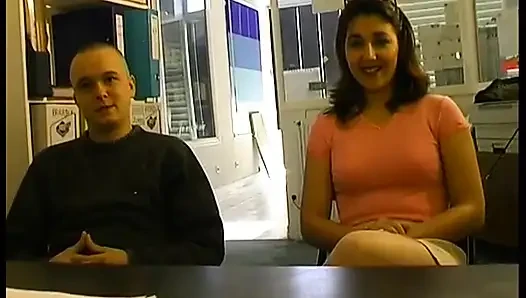 Teddy dan stephanie di ruangan casting bokep pertamanya