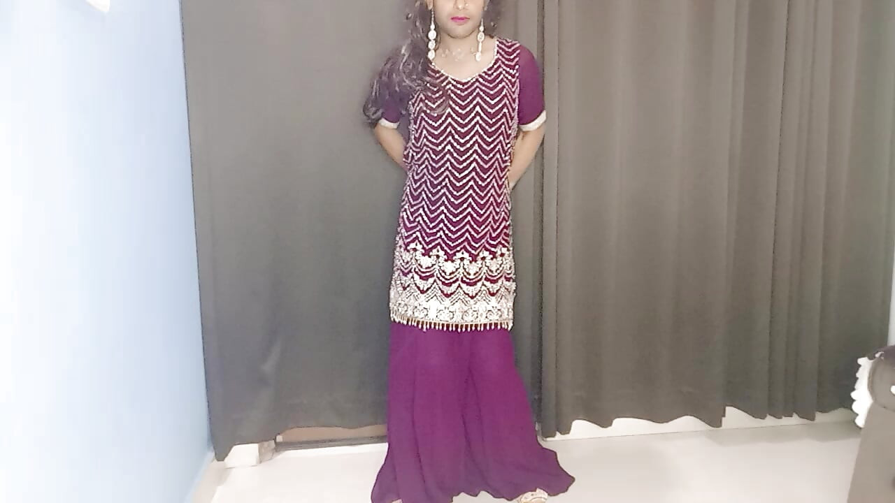 Hot Indian dress wearing lehnga and tit bra panty and